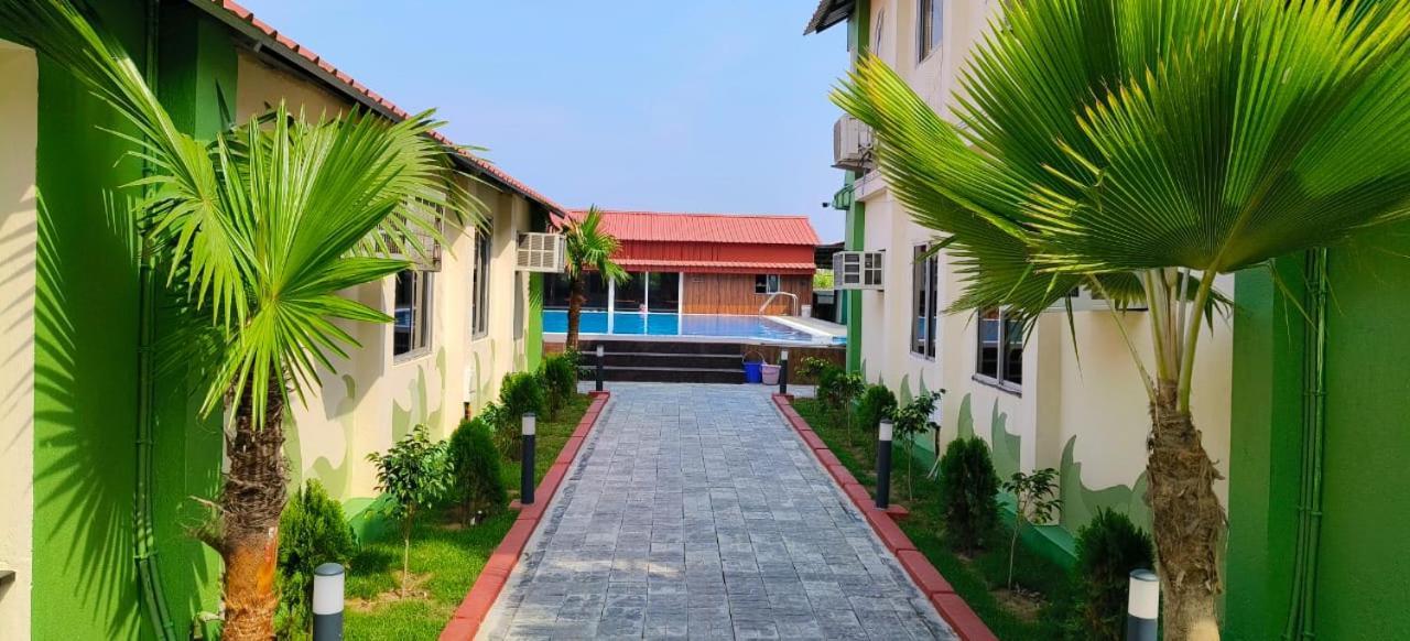 New Mouchak Hotel & Resorts Tajpur Eksteriør billede